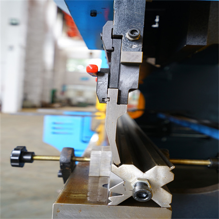 Accurl CNC Press Brake 6 առանցք MB8-135T/3200 Հիդրավլիկ թիթեղների մետաղական ճկման մեքենա Da66T 3D վերահսկիչ՝ հետևի չափիչով