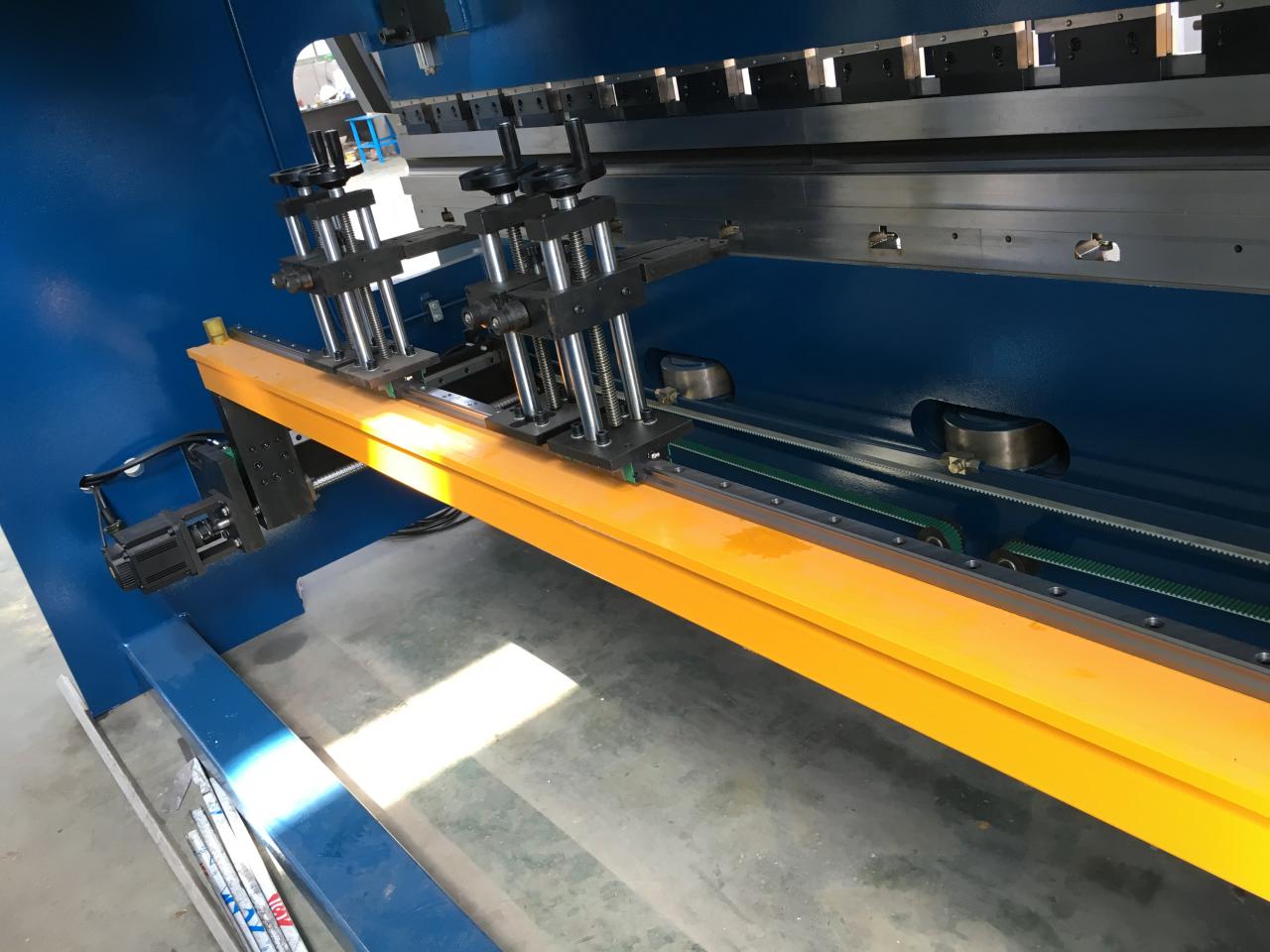 Cnc Servo Press Brake 250t/3.2m 3+1 Axis 3 Meter Sheet Metal Press Brake Cnc Servo Press Brake 250t/3.2m 3+1 Axis 3 Meter Sheet Metal Press Brake